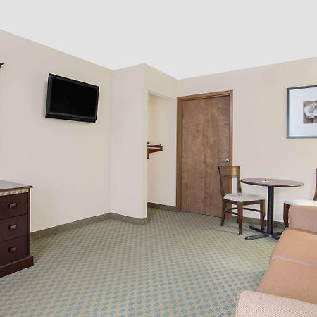 Super 8 By Wyndham Danville Exterior photo